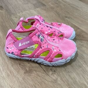 NEW Toddler Girls Bare Run Unicorn Closed Toe Sandals